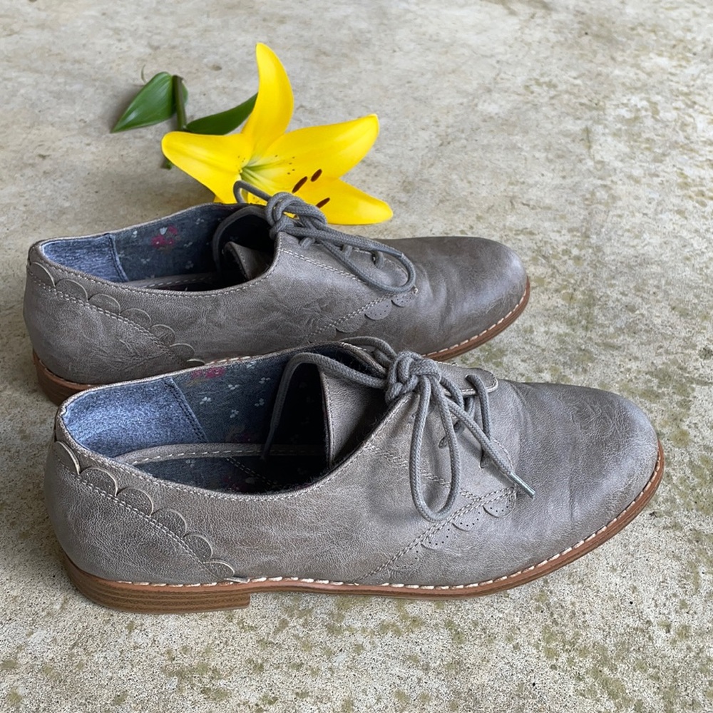 Gray Oxfords size 8.5 women’s Like New